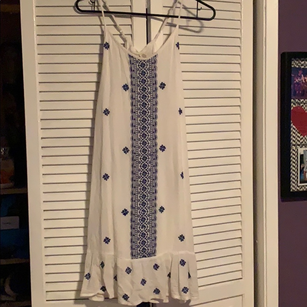 Perfect white summer dress with blue embroidery!